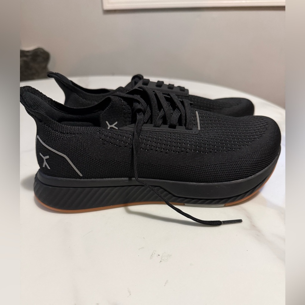 Lux Women's Black Knit Sneakers